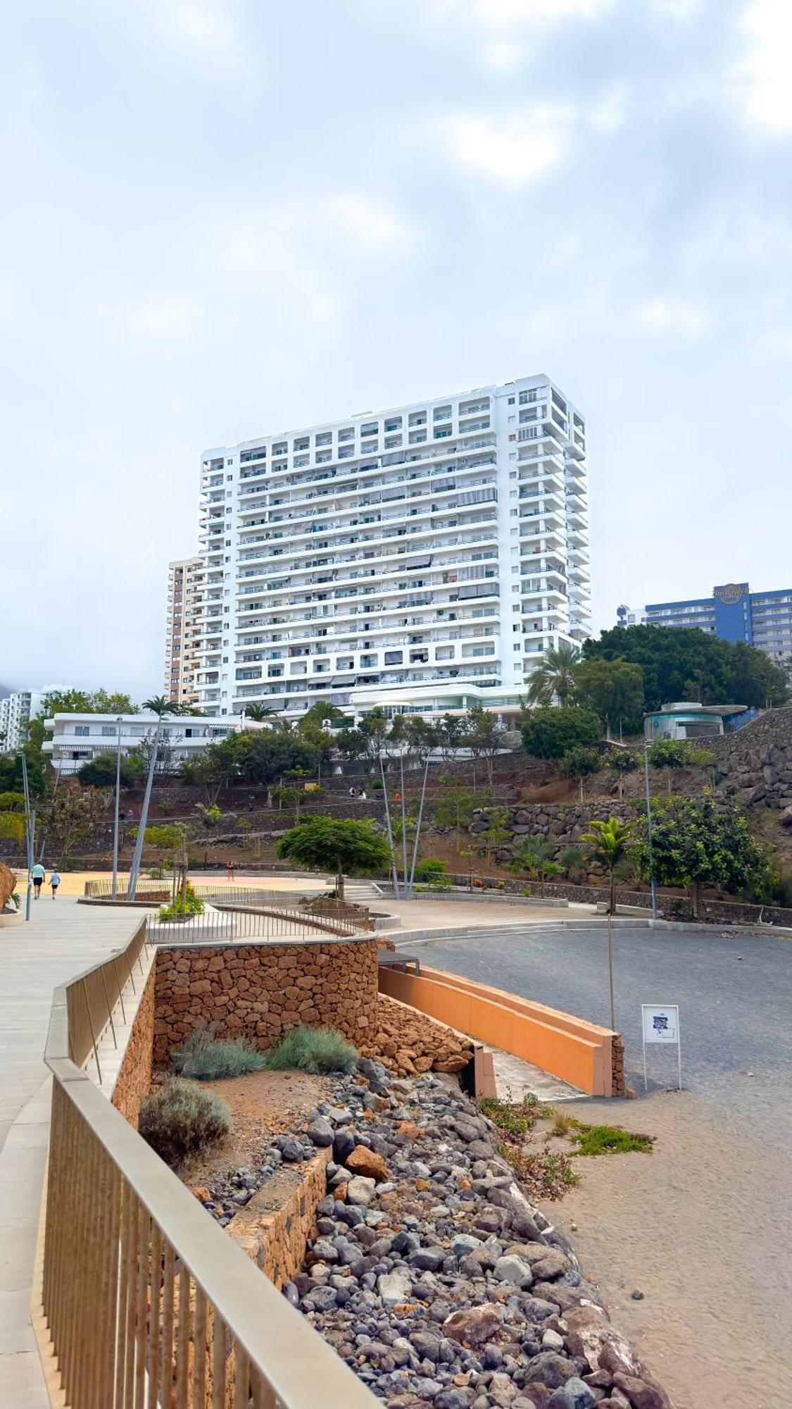 Lovely Modern Studio With An Incredible View 아데제 외부 사진